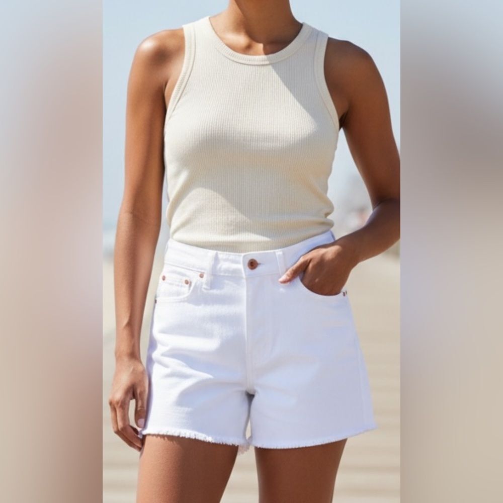Madewell high-rise denim jean shorts, white, size 28